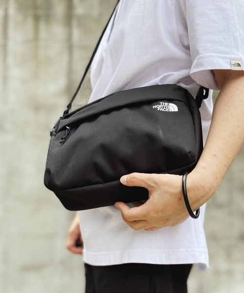THE NORTH FACE（ザノースフェイス）の「THE NORTH FACE ザ・ノースフェイス / ベーシック 横型ミニショルダーバッグ BASIC CROSS BAG（ショルダーバッグ・メンズ・ブラック/ネイビー・FREE）」の7枚目の写真