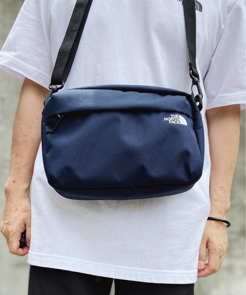 THE NORTH FACE（ザノースフェイス）の「THE NORTH FACE ザ・ノースフェイス / ベーシック 横型ミニショルダーバッグ BASIC CROSS BAG（ショルダーバッグ・メンズ・ブラック/ネイビー・FREE）」の11枚目の写真