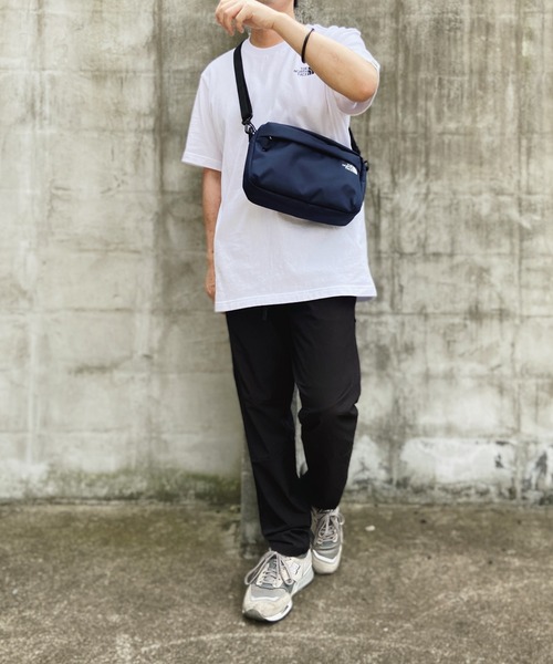 THE NORTH FACE（ザノースフェイス）の「THE NORTH FACE ザ・ノースフェイス / ベーシック 横型ミニショルダーバッグ BASIC CROSS BAG（ショルダーバッグ・メンズ・ブラック/ネイビー・FREE）」の13枚目の写真
