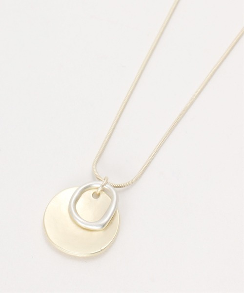 ikka（イッカ）の「マットプレートリングネックレス（ネックレス・レディース・ゴールド/シルバー・FREE）」の4枚目の写真