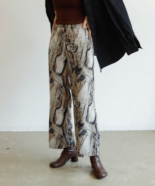 Birthday room（バースデイルーム）の「マーブルパターンプリントパンツ（その他パンツ・レディース・ブラック/ブラウン・FREE）」の2枚目の写真