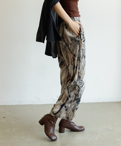 Birthday room（バースデイルーム）の「マーブルパターンプリントパンツ（その他パンツ・レディース・ブラック/ブラウン・FREE）」の4枚目の写真