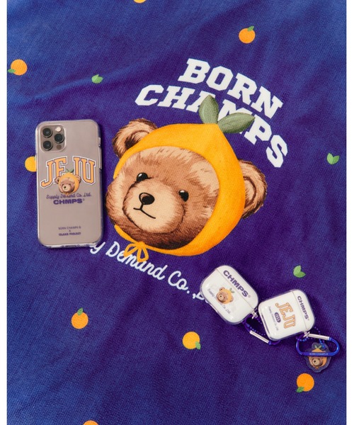 BORN CHAMPS(ボーンチャンプス)の「【BORN CHAMPS × ISLAND PROJECT】TANGERINE BEAR AirPods PRO CASE / ボーンチャンプス タンジェリン ベアー エアポッズプロ ケース(スマホグッズ・メンズ・ブルー・FREE)」の4枚目の写真
