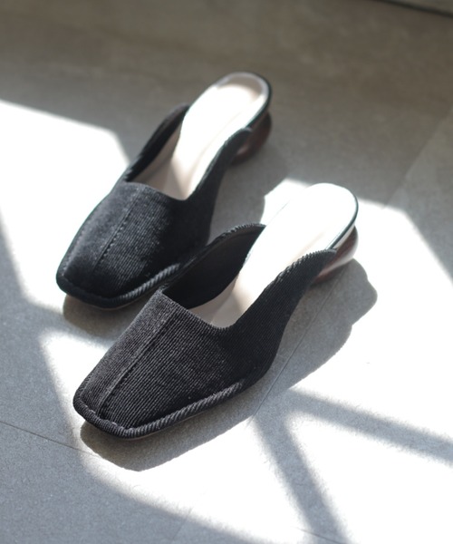 VIVIAN（ヴィヴィアン）の「スクエアトゥウッド柄ヒールミュールスリッパ（パンプス・レディース・ベージュ/ダークブラウン/ブラック/グレー・M/LL/S/L）」の2枚目の写真