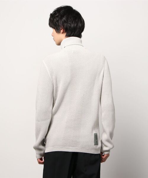 G-STAR（ジースター）の「STRUCTURED TURTLENECK KNITTED SWEATER/タートルネック（ニット/セーター・メンズ・ホワイト系その他・MEDIUM/LARGE/X-LARGE/X-SMALL/SMALL）」の4枚目の写真