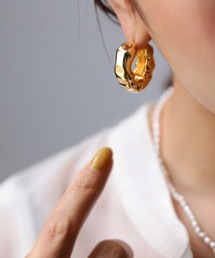 キャッチレスピアス