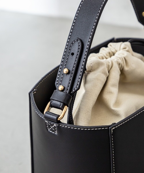 loti（ロティ）の「WEB限定 loti 巾着付スクエアボックス（ハンドバッグ・レディース・ブラック/ブラウン・ONE SIZE）」の3枚目の写真