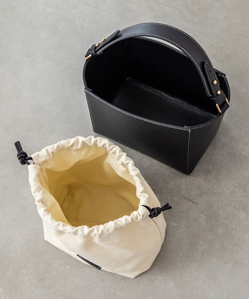 loti（ロティ）の「WEB限定 loti 巾着付スクエアボックス（ハンドバッグ・レディース・ブラック/ブラウン・ONE SIZE）」の10枚目の写真