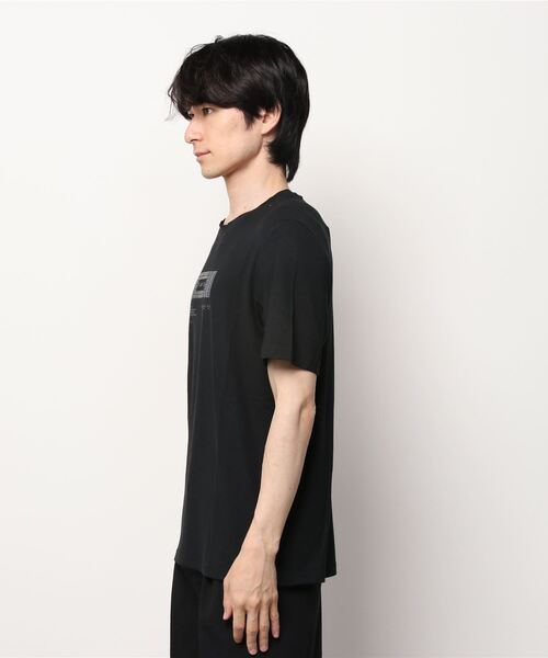 Reebok(リーボック)の「アクティブチル+ドリームブレンド Tシャツ / Activchill+DreamBlend T-Shirt(Tシャツ/カットソー・メンズ・ブラック/ネイビー・SMALL/MEDIUM/LARGE/X-LARGE/XX-LARGE/X-SMALL/XXX-LARGE)」の7枚目の写真