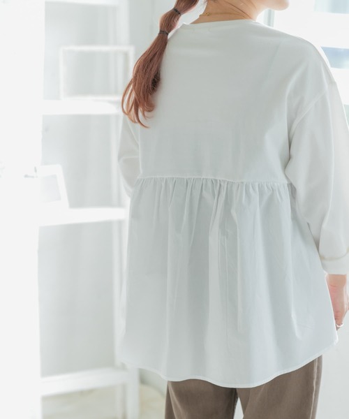 センソユニコのホワイト フロントバックギャザー Tシャツ ITEMS URBANRESEARCH（アイテムズ アーバンリサーチ）の「バック