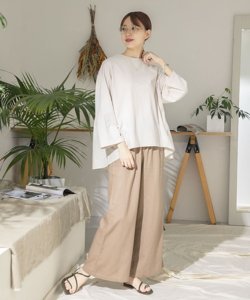 ITEMS URBANRESEARCH（アイテムズ アーバンリサーチ）の「バックギャザーロングTシャツ（Tシャツ/カットソー・レディース・チャコールグレー/オフホワイト/カーキ/グレー系その他・FREE）」の20枚目の写真