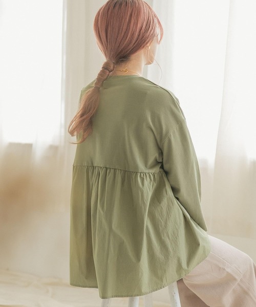 ITEMS URBANRESEARCH（アイテムズ アーバンリサーチ）の「バックギャザーロングTシャツ（Tシャツ/カットソー・レディース・チャコールグレー/オフホワイト/カーキ/グレー系その他・FREE）」の7枚目の写真