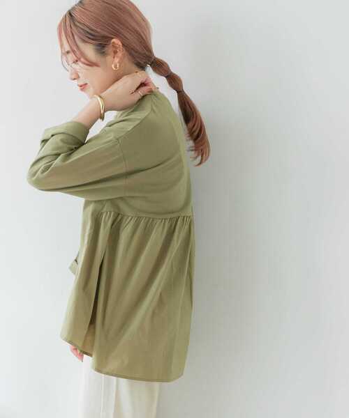 ITEMS URBANRESEARCH（アイテムズ アーバンリサーチ）の「バックギャザーロングTシャツ（Tシャツ/カットソー・レディース・チャコールグレー/オフホワイト/カーキ/グレー系その他・FREE）」の21枚目の写真