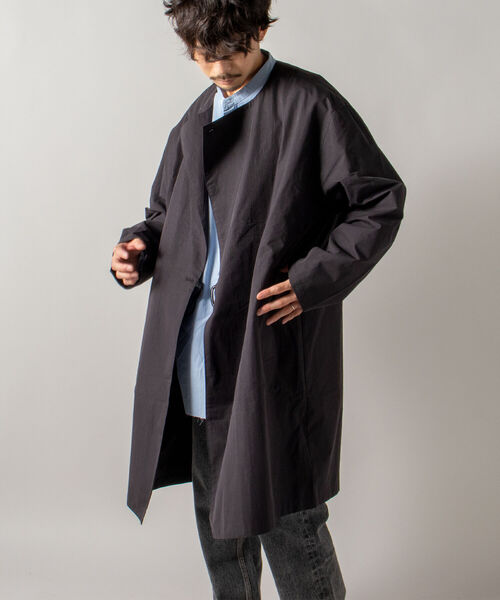 GLOSTER（グロスター）の「【GLOSTER/グロスター】ノーカラーベルテッドガウン ガウンコート（ノーカラーコート・メンズ・ブラック/オリーブ・MEDIUM/LARGE）」の2枚目の写真