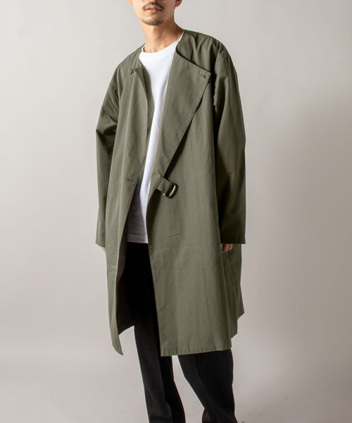 GLOSTER（グロスター）の「【GLOSTER/グロスター】ノーカラーベルテッドガウン ガウンコート（ノーカラーコート・メンズ・ブラック/オリーブ・MEDIUM/LARGE）」の6枚目の写真