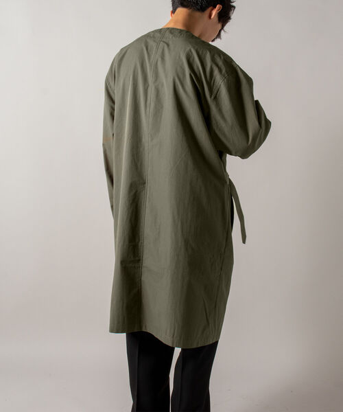 GLOSTER（グロスター）の「【GLOSTER/グロスター】ノーカラーベルテッドガウン ガウンコート（ノーカラーコート・メンズ・ブラック/オリーブ・MEDIUM/LARGE）」の12枚目の写真