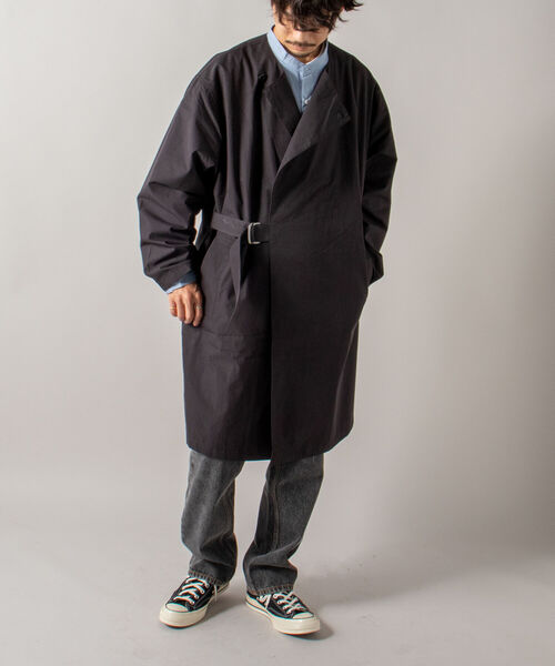 GLOSTER（グロスター）の「【GLOSTER/グロスター】ノーカラーベルテッドガウン ガウンコート（ノーカラーコート・メンズ・ブラック/オリーブ・MEDIUM/LARGE）」の17枚目の写真