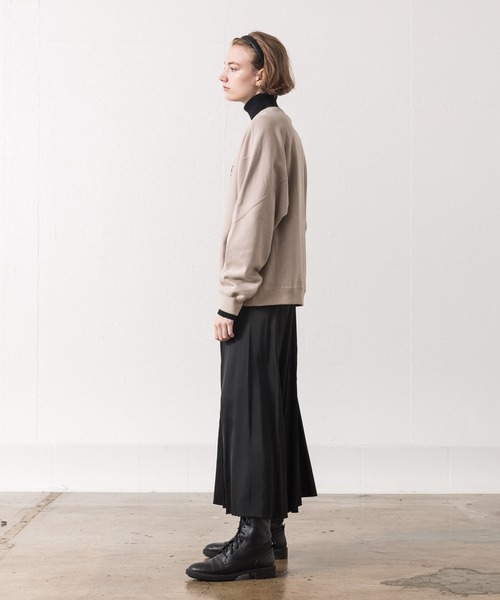 ALLUMER（アリュメール）の「ルーズシルエットクルーネックプリントスウェット（スウェット・レディース・ブラック/ベージュ/ピンク/グリーン・1）」の14枚目の写真