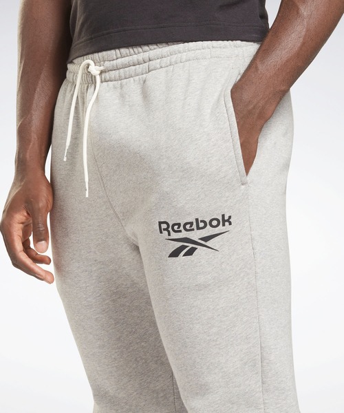 Reebok(リーボック)の「 アイデンティティ ベクター ジョガー / Identity Vector Joggers(スウェットパンツ・メンズ・ブラック/ヘザーグレー・SMALL/MEDIUM/LARGE/X-LARGE/XX-LARGE/XXX-LARGE/X-SMALL)」の3枚目の写真