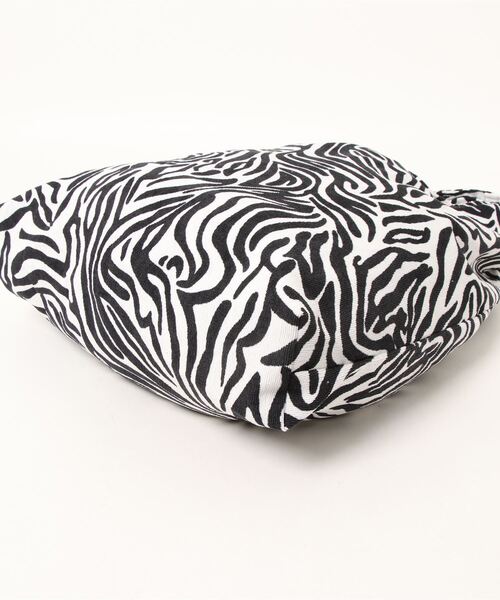 apres jour mignon（アプレジュールミニョン）の「【apresjour mignon×ARIAZ】ゼブラ柄マルシェバッグ（トートバッグ・レディース・その他・ONESIZE）」の5枚目の写真