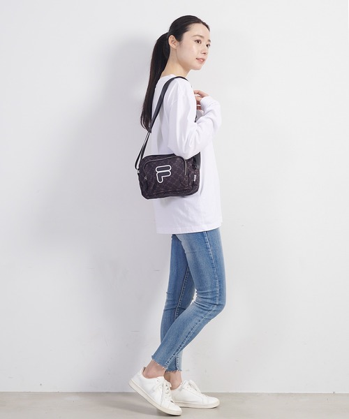 FILA(フィラ)の「【FILA/フィラ】モノグラム柄 ワッペンロゴ ナイロン 横型 ショルダーバッグ(ショルダーバッグ・レディース・ベージュ/オフホワイト/ブラック/ネイビー・FREE)」の14枚目の写真