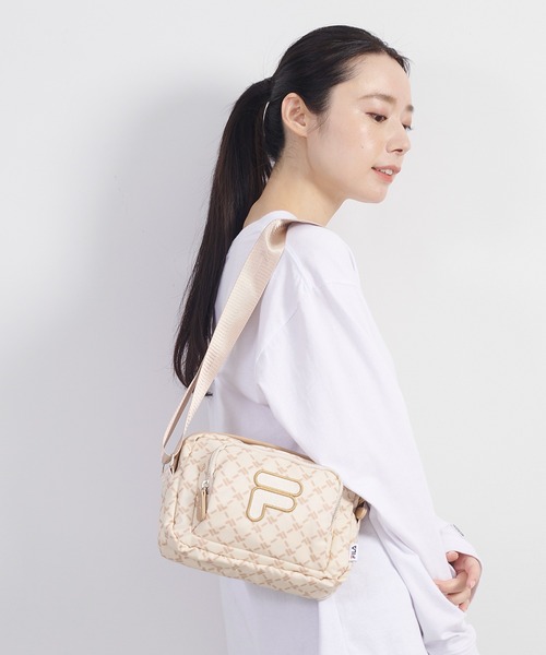 FILA(フィラ)の「【FILA/フィラ】モノグラム柄 ワッペンロゴ ナイロン 横型 ショルダーバッグ(ショルダーバッグ・レディース・ベージュ/オフホワイト/ブラック/ネイビー・FREE)」の7枚目の写真