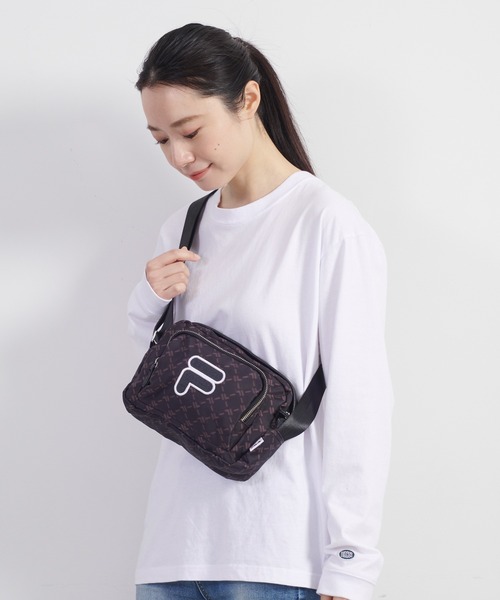 FILA(フィラ)の「【FILA/フィラ】モノグラム柄 ワッペンロゴ ナイロン 横型 ショルダーバッグ(ショルダーバッグ・レディース・ベージュ/オフホワイト/ブラック/ネイビー・FREE)」の6枚目の写真