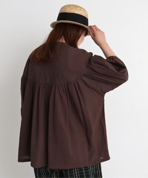 chambre de charme（シャンブルドゥシャーム）の「cdc 80ローンサンドウォッシュ ピンタックブラウス（シャツ/ブラウス・レディース・オフホワイト/ブラウン/パープル・FREE）」の16枚目の写真