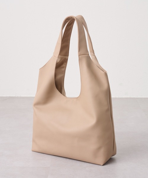 DISCOAT（ディスコート）の「【A4サイズ収納可能/WEB限定】くったりラウンドトートバッグ《通勤・通学に！》（トートバッグ・レディース・ブラック/ライトグレー/ベージュ/グリーン/ブラウン/グレイッシュベージュ/イエロー/シルバー・FREE）」の18枚目の写真