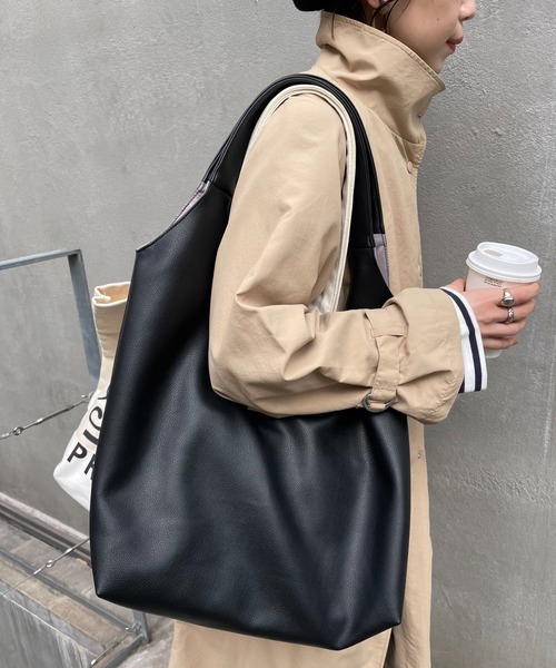 DISCOAT（ディスコート）の「【A4サイズ収納可能/WEB限定】くったりラウンドトートバッグ《通勤・通学に！》（トートバッグ・レディース・ブラック/ライトグレー/ベージュ/グリーン/ブラウン/グレイッシュベージュ/イエロー/シルバー・FREE）」の19枚目の写真