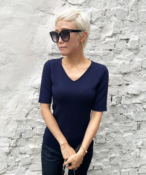 JENNE（ジェンヌ）の「シルキーソフトタッチ　Vネックカットソー（Tシャツ/カットソー・レディース・ホワイト/ブラック/ネイビー・SMALL/MEDIUM/X-LARGE/LARGE）」の3枚目の写真