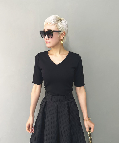 JENNE（ジェンヌ）の「シルキーソフトタッチ　Vネックカットソー（Tシャツ/カットソー・レディース・ホワイト/ブラック/ネイビー・SMALL/MEDIUM/X-LARGE/LARGE）」の5枚目の写真