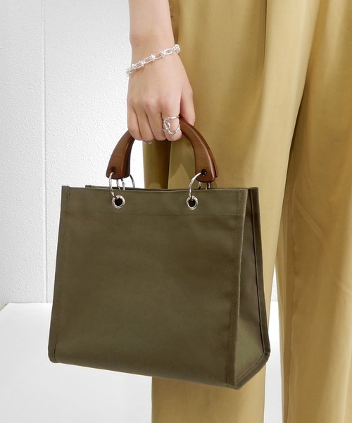 minia(ミニア)の「ウッドハンドルキャンバストート ◇(トートバッグ・レディース・ブラック/アイボリー/カーキ・FREE)」の3枚目の写真