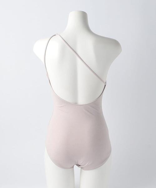 UNITED ARROWS（ユナイテッドアローズ）の「＜PROTAGONISTA（プロタゴニスタ）＞ワンショルダー ワンピース（水着・レディース・ベージュ・FREE）」の4枚目の写真