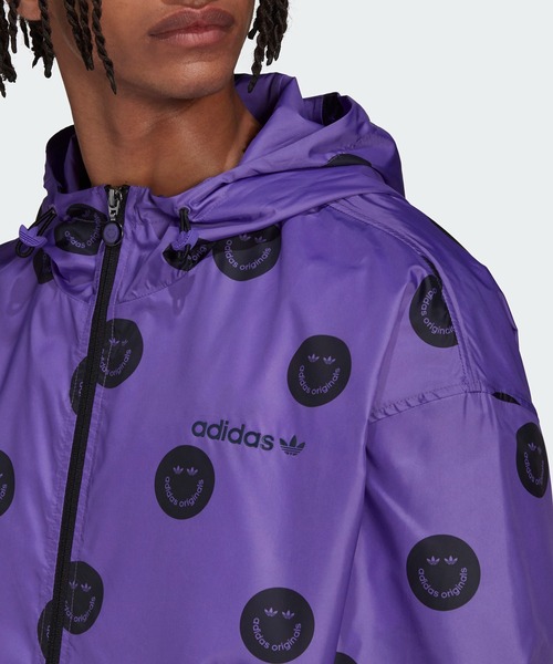 adidas（アディダス）の「総柄プリント ウインドブレーカー