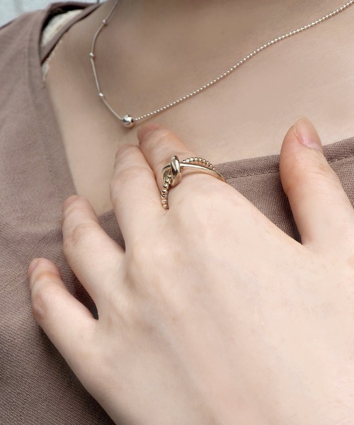 Jenny BY IMMANOEL(ジェニーバイイマノエル)の「2連オーバーラップリング(リング・レディース・シルバー/ゴールド・#12)」の2枚目の写真