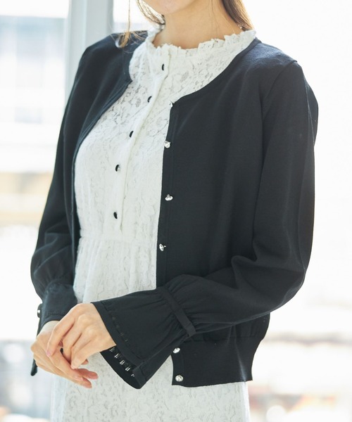tocco closet(トッコ クローゼット)の「リボン付き袖口透かし編みフレアUV加工ビジュー釦カーディガン(カーディガン/ボレロ)」|ブラック