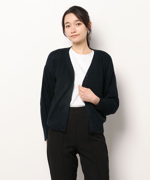 Te chichi TERRASSE（テチチテラス）の「肩畦Vネックカーディガン（カーディガン/ボレロ・レディース・ベージュ/ネイビー/ブルー・ﾌﾘ-）」の3枚目の写真