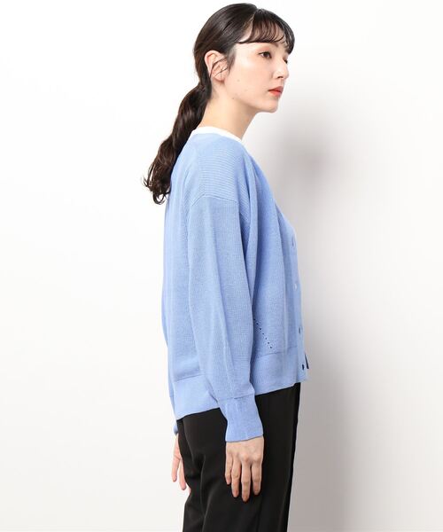 Te chichi TERRASSE（テチチテラス）の「肩畦Vネックカーディガン（カーディガン/ボレロ・レディース・ベージュ/ネイビー/ブルー・ﾌﾘ-）」の4枚目の写真