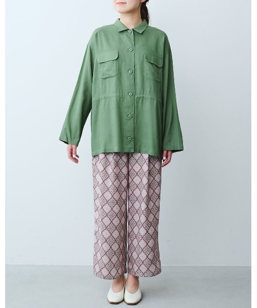 IEDIT（イディット）の「ＩＥＤＩＴ　リネン混素材のミリタリーシャツジャケット（ミリタリージャケット・レディース・カーキオリーブ/ベージュ・MEDIUM/LARGE/X-LARGE/XX-LARGE）」の4枚目の写真