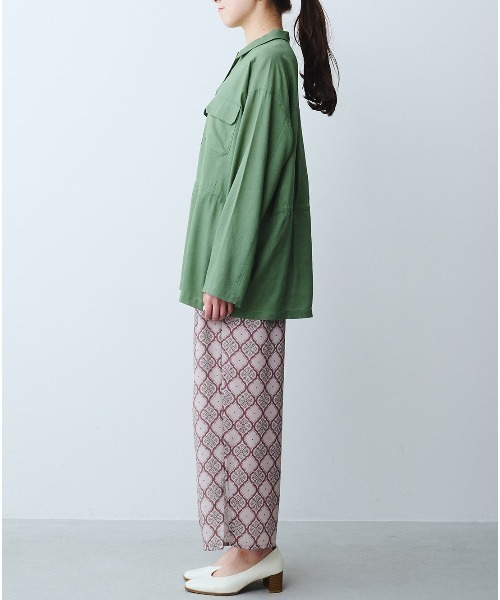 IEDIT（イディット）の「ＩＥＤＩＴ　リネン混素材のミリタリーシャツジャケット（ミリタリージャケット・レディース・カーキオリーブ/ベージュ・MEDIUM/LARGE/X-LARGE/XX-LARGE）」の5枚目の写真