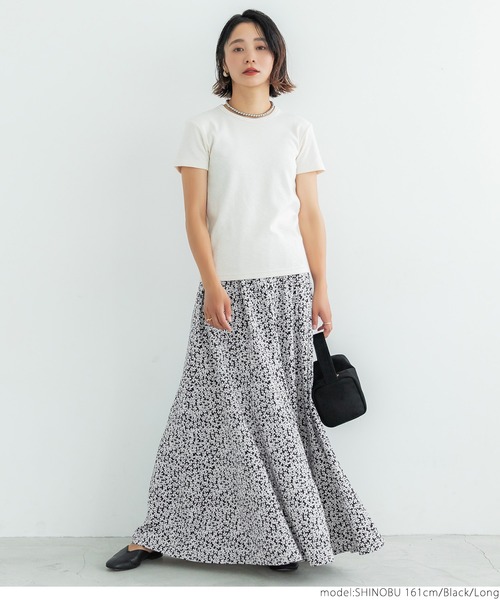 coca(coca)(コカ)の「モノクロフラワーフレアスカート(スカート・レディース・ブラック・SHORT/LONG)」の4枚目の写真