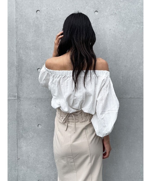 ENVYM（アンビー）の「オフショルブラウス（シャツ/ブラウス・レディース・ホワイト/ブラック・FREE）」の3枚目の写真