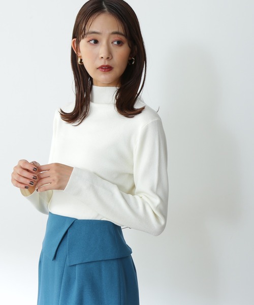 N.（N. Natural Beauty Basic）（エヌエヌナチュラルビューティーベーシック）の「◆ウォームアップリブボトルネックニット（ニット/セーター・レディース・オフホワイト/ブラック/グレイッシュベージュ・MEDIUM）」の4枚目の写真