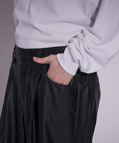 JUNRED（ジュンレッド）の「フェイクレザーバギーパンツ（その他パンツ・メンズ・ブラック・M/L/S）」の3枚目の写真