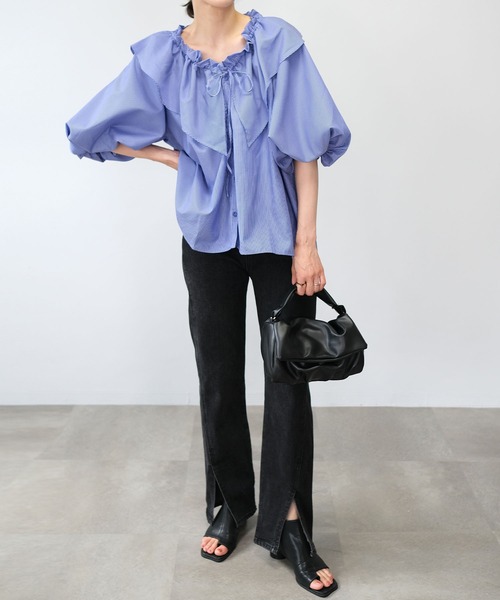 ANDJ(アンドジェイ)の「【2022/AW】先染めストライプフリルブラウス(シャツ/ブラウス・レディース・ブルー/ネイビー/ホワイト・M)」の9枚目の写真