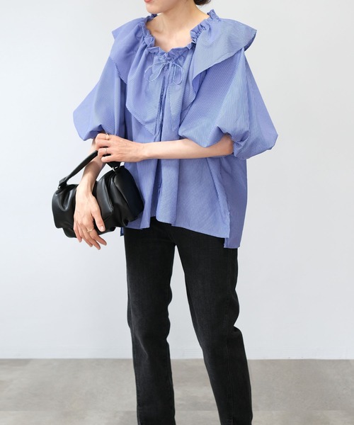 ANDJ(アンドジェイ)の「【2022/AW】先染めストライプフリルブラウス(シャツ/ブラウス・レディース・ブルー/ネイビー/ホワイト・M)」の6枚目の写真