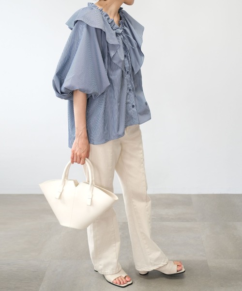 ANDJ(アンドジェイ)の「【2022/AW】先染めストライプフリルブラウス(シャツ/ブラウス・レディース・ブルー/ネイビー/ホワイト・M)」の10枚目の写真