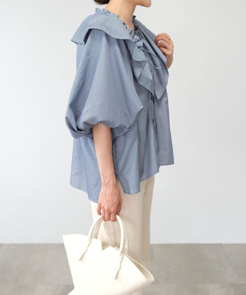 ANDJ(アンドジェイ)の「【2022/AW】先染めストライプフリルブラウス(シャツ/ブラウス・レディース・ブルー/ネイビー/ホワイト・M)」の22枚目の写真