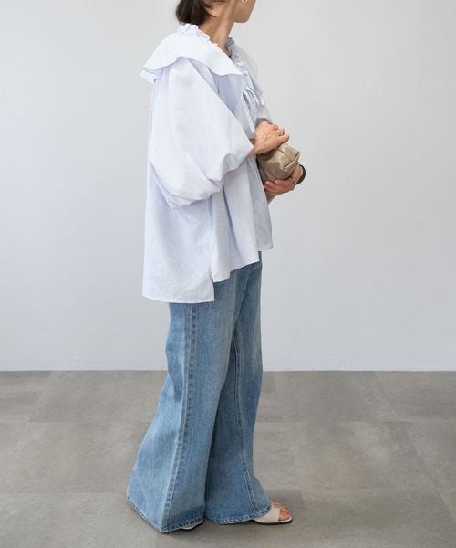 ANDJ(アンドジェイ)の「【2022/AW】先染めストライプフリルブラウス(シャツ/ブラウス・レディース・ブルー/ネイビー/ホワイト・M)」の18枚目の写真